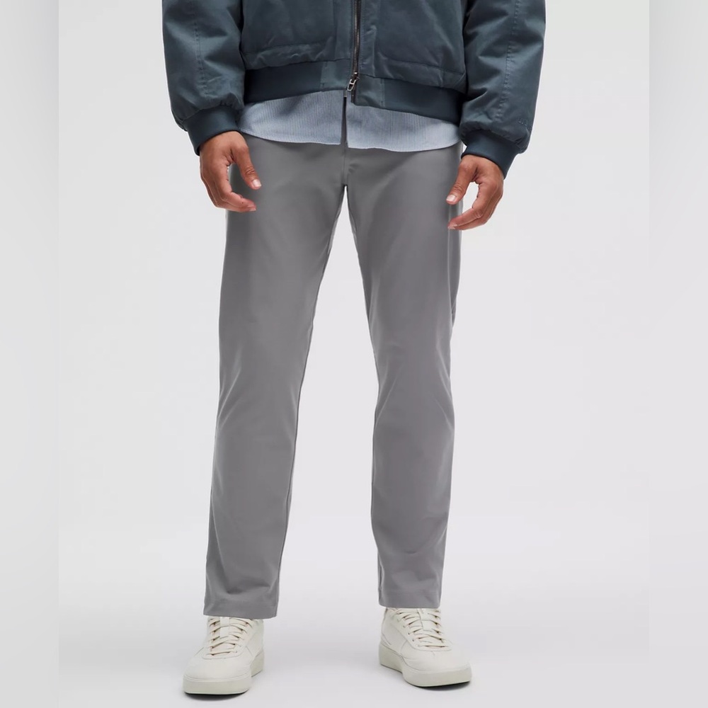 LULULEMON ABC CLASSIC FIT WARPSTREME
light gray l
